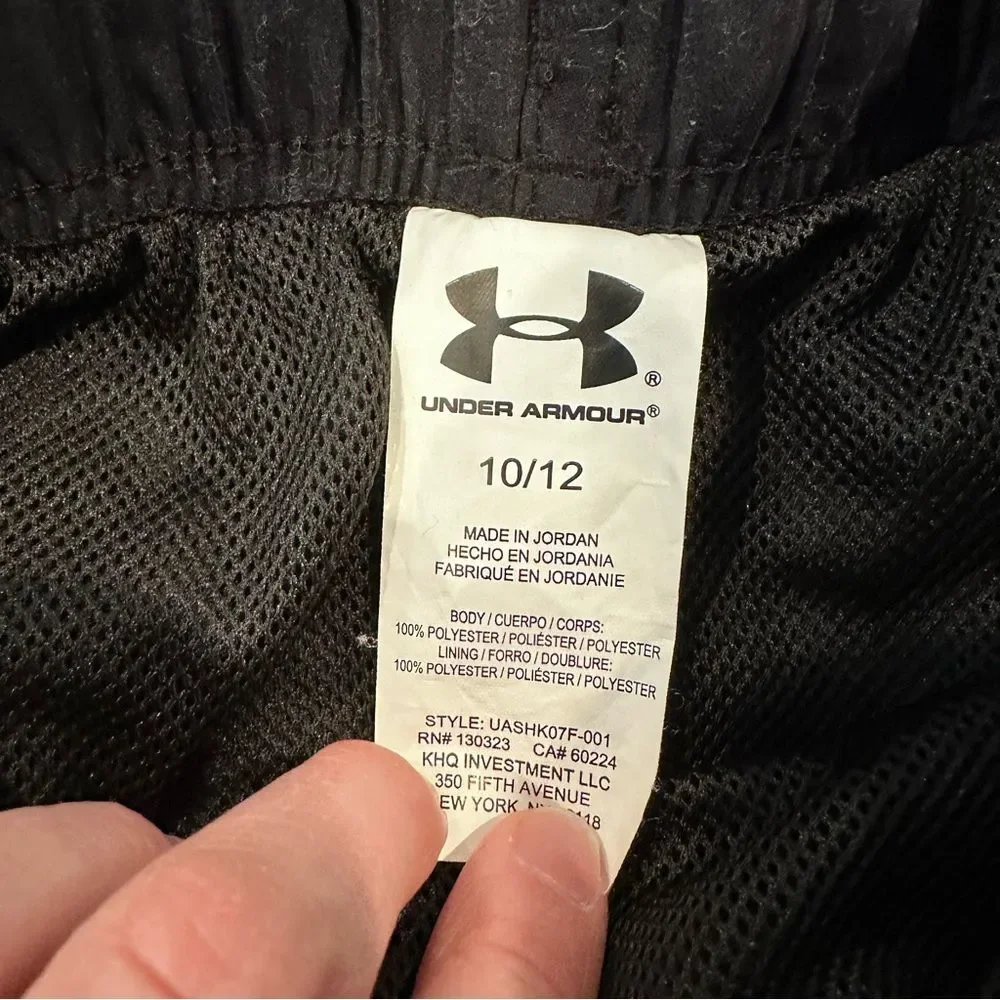 Under Armour Black Swim Trunks With Mesh Lining Elastic Waistband Size 10